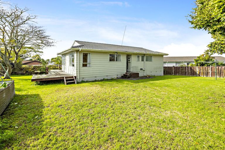 Photo of property in 15 Becker Drive, Weymouth, Auckland, 2103