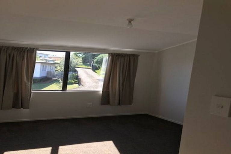 Photo of property in 5 San Bernadino Drive, Henderson, Auckland, 0612
