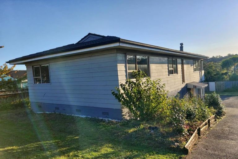 Photo of property in 18 Preston Avenue, Henderson, Auckland, 0610