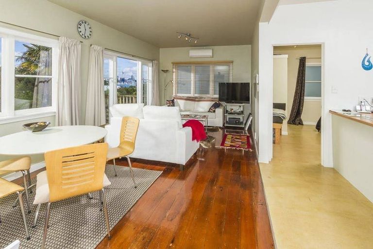 Photo of property in 15 Kerr Street, Devonport, Auckland, 0624