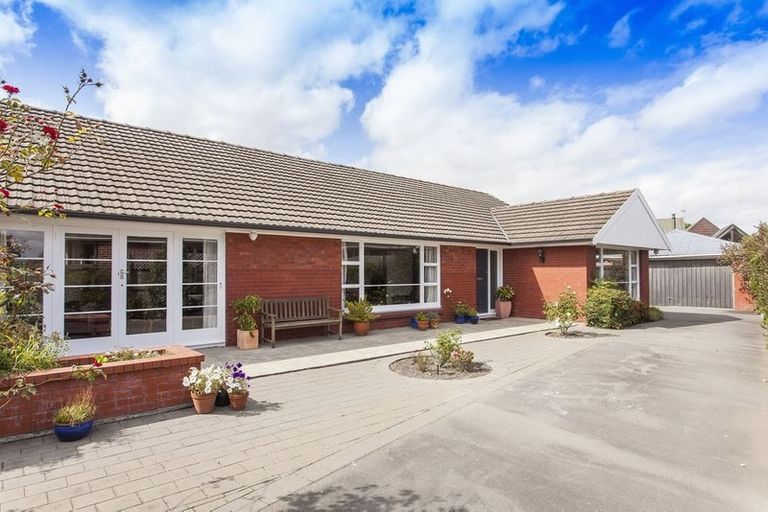 Photo of property in 24 Grahams Road, Ilam, Christchurch, 8041