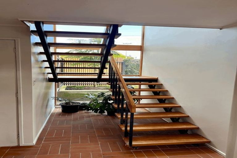 Photo of property in 1/51 East Coast Road, Milford, Auckland, 0620