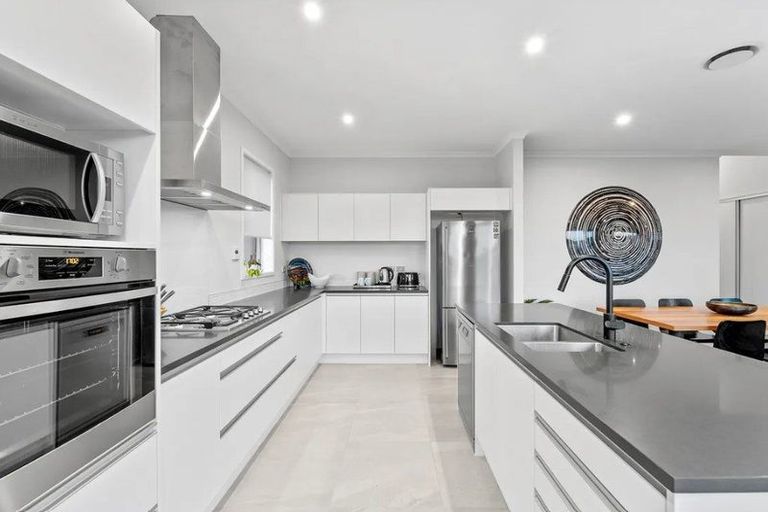 Photo of property in 8 Vue Terrace, Silverdale, 0932