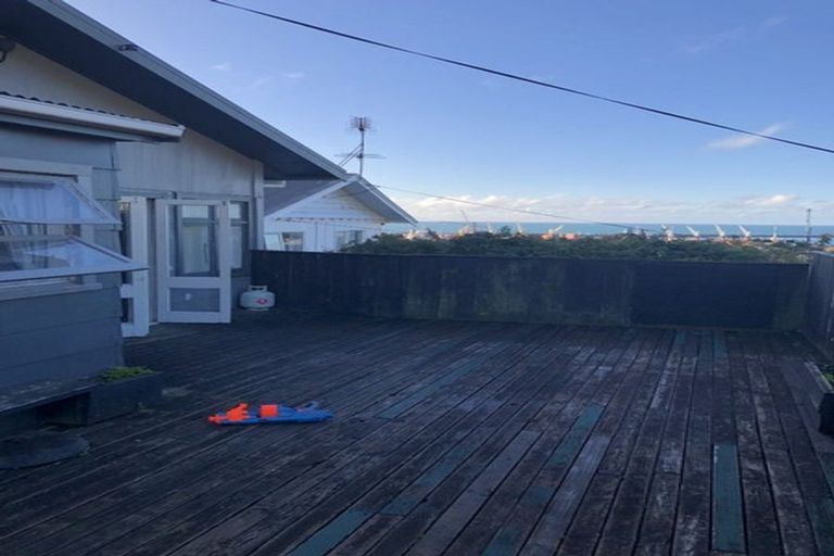 Photo of property in 56 Pioneer Road, Moturoa, New Plymouth, 4310