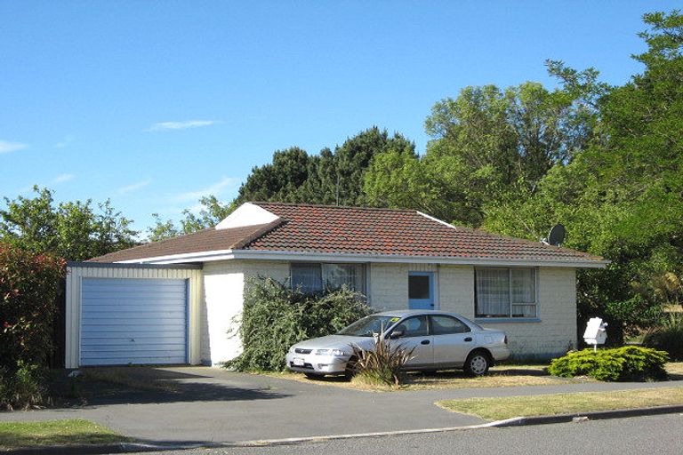 Photo of property in 1/2 Chadlington Street, Parklands, Christchurch, 8083