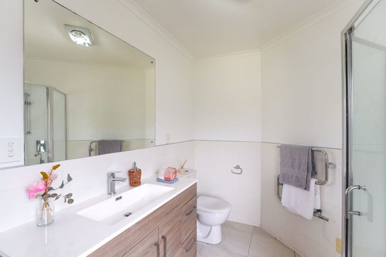 Photo of property in 12 Kouras Place, Flat Bush, Auckland, 2016