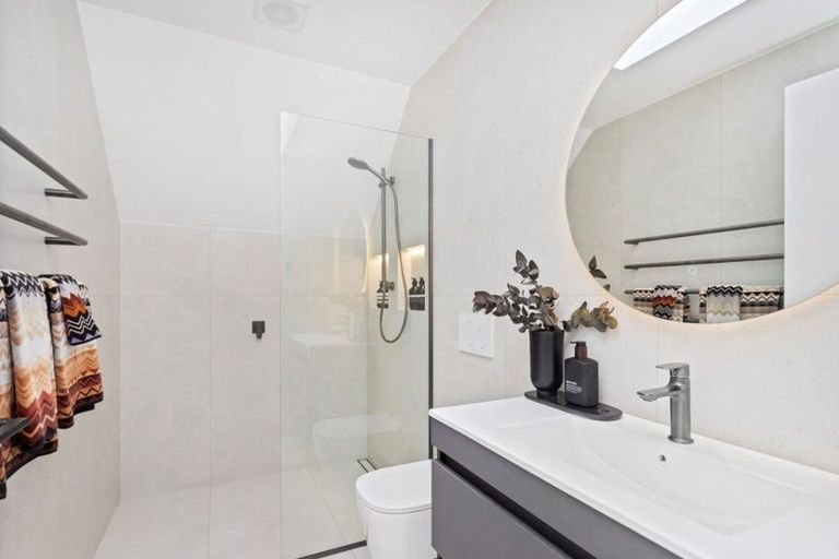 Photo of property in 1b Creamer Avenue, Belmont, Auckland, 0622