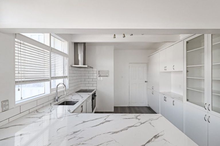 Photo of property in 19 Churton Drive, Churton Park, Wellington, 6037