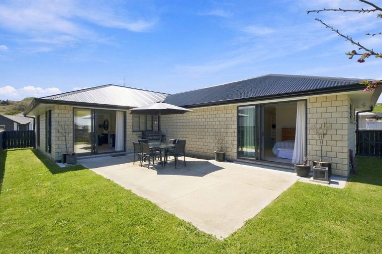 Photo of property in 154 Adler Drive, Ohauiti, Tauranga, 3112