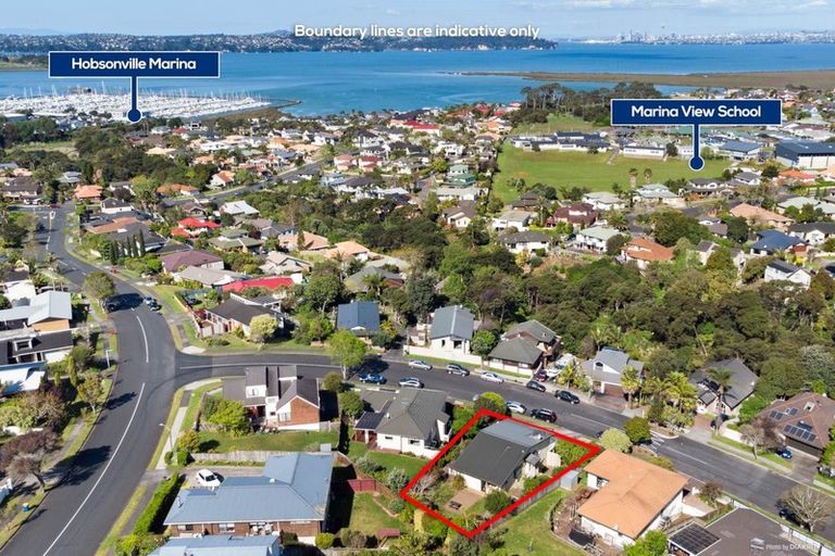 Photo of property in 5 Lagoon Way, West Harbour, Auckland, 0618