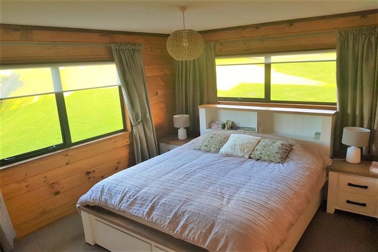 Photo of property in 2/9 Bronzewing Terrace, Unsworth Heights, Auckland, 0632