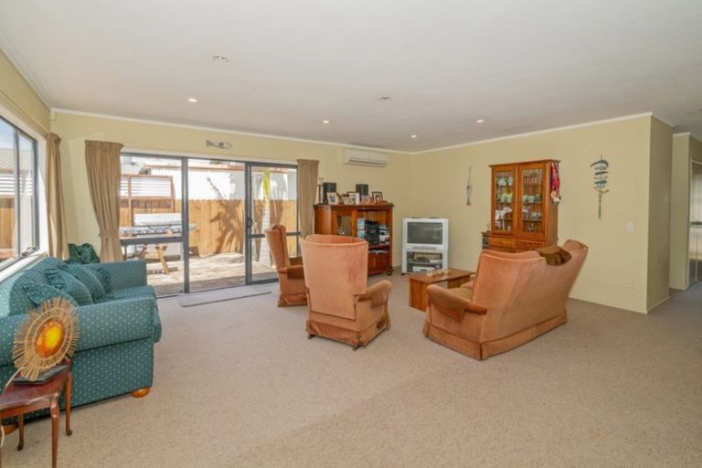 Photo of property in 5 Cholmondeley Crescent, Whitianga, 3510