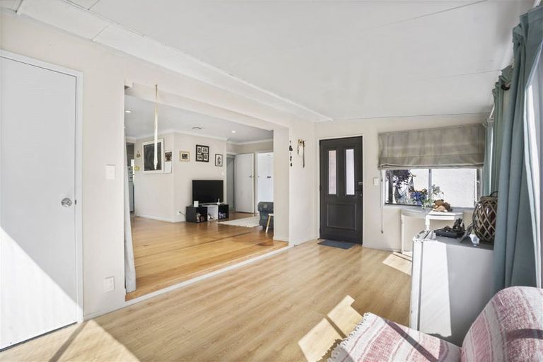 Photo of property in 29a Glenfern Road, Mellons Bay, Auckland, 2014