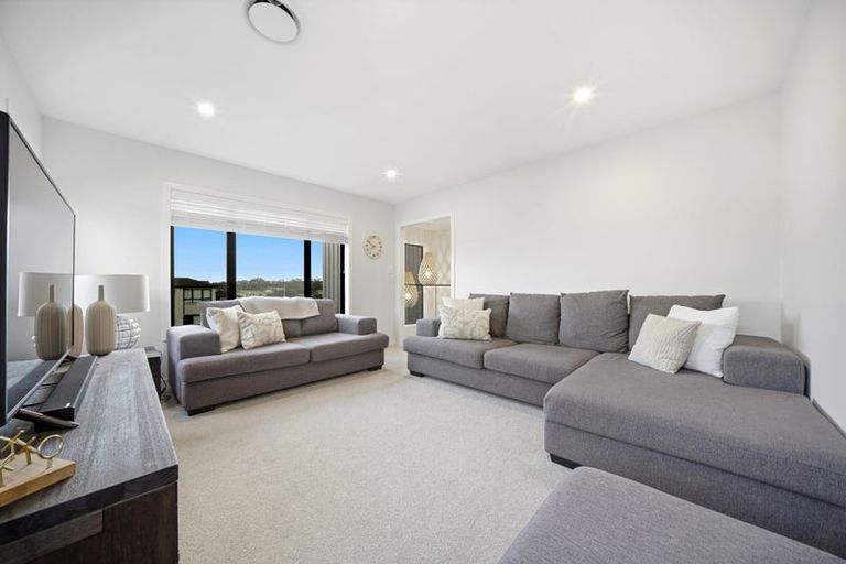 Photo of property in 19 Headsail Drive, Long Bay, Auckland, 0630