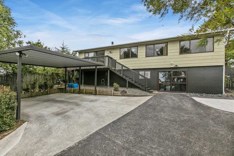 Photo of property in 12 Fitzherbert Avenue, West Harbour, Auckland, 0618