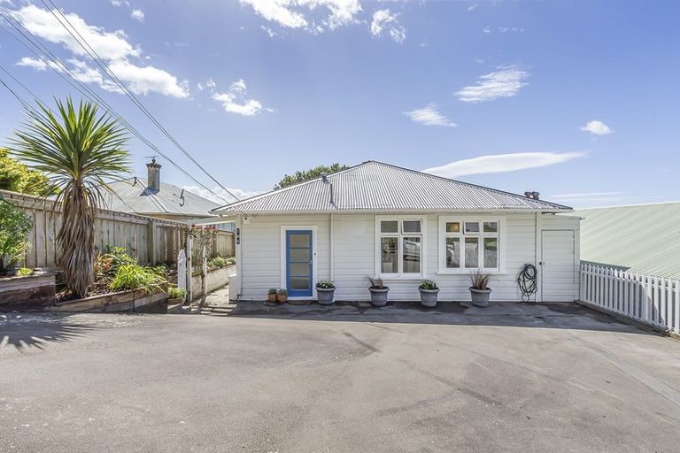 Photo of property in 167 Sutherland Road, Lyall Bay, Wellington, 6022