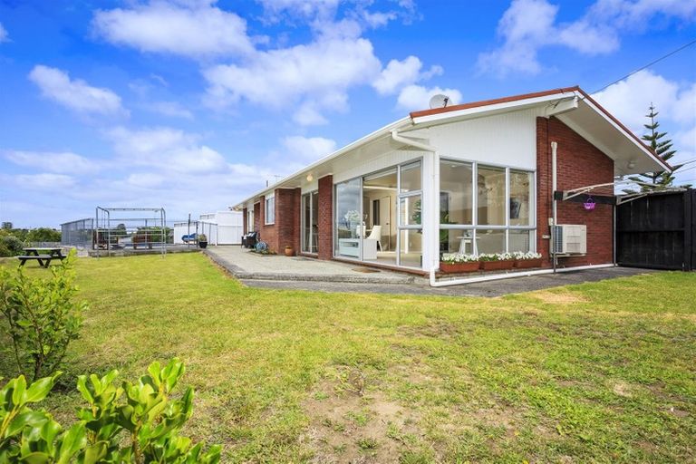 Photo of property in 1/134 Arran Road, Browns Bay, Auckland, 0630