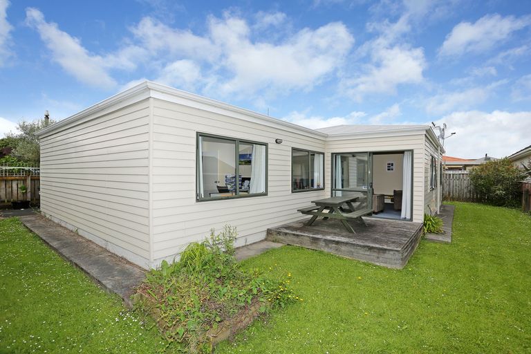 Photo of property in 19 Moore Street, West End, Palmerston North, 4412