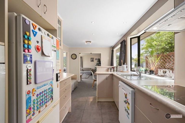 Photo of property in 70 Major Drive, Kelson, Lower Hutt, 5010