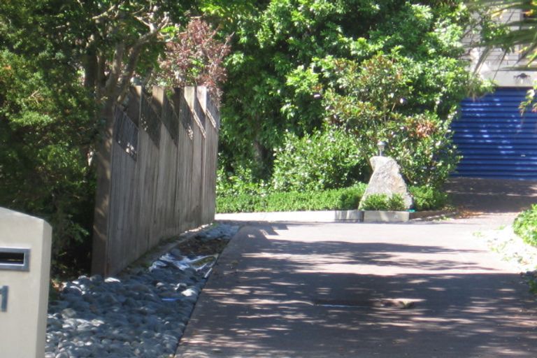 Photo of property in 21 Garadice Road, Rothesay Bay, Auckland, 0630