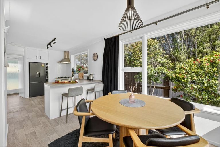 Photo of property in 100 Avondale Road, Avondale, Christchurch, 8061