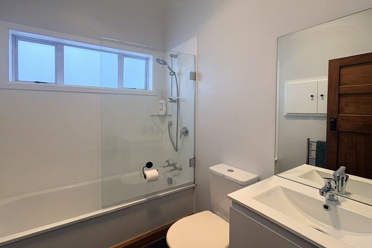 Photo of property in 24 Lyndhurst Street, Takaro, Palmerston North, 4412