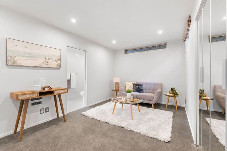 Photo of property in 4 Law Lane, Mount Pleasant, Christchurch, 8081