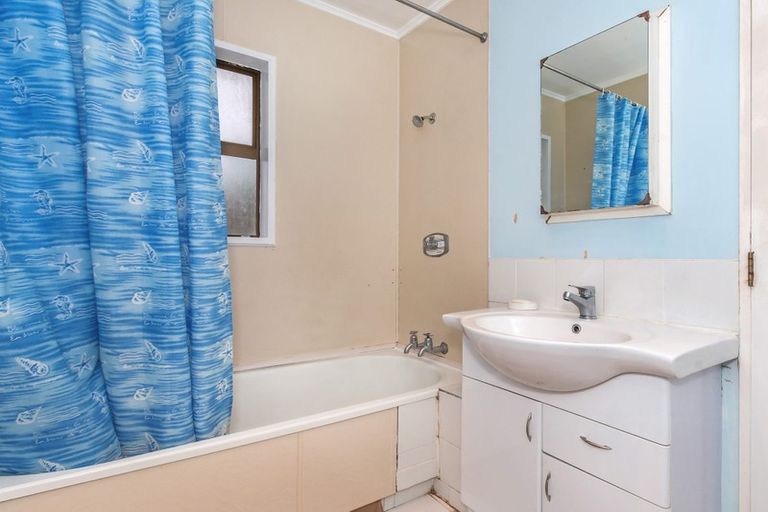 Photo of property in 43 Arcon Drive, Broomfield, Christchurch, 8042