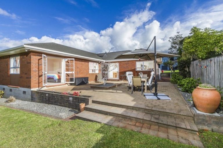 Photo of property in 8 Highwood Grove, Torbay, Auckland, 0630