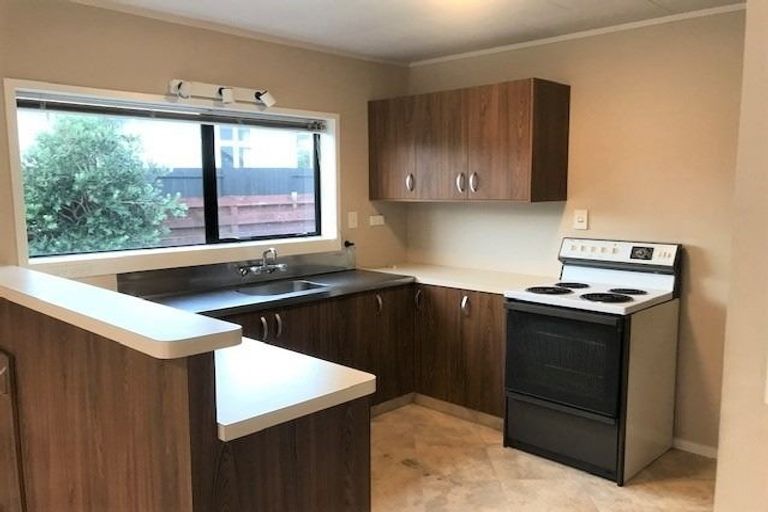 Photo of property in 2/5 Rawhiti Street, Vogeltown, New Plymouth, 4310