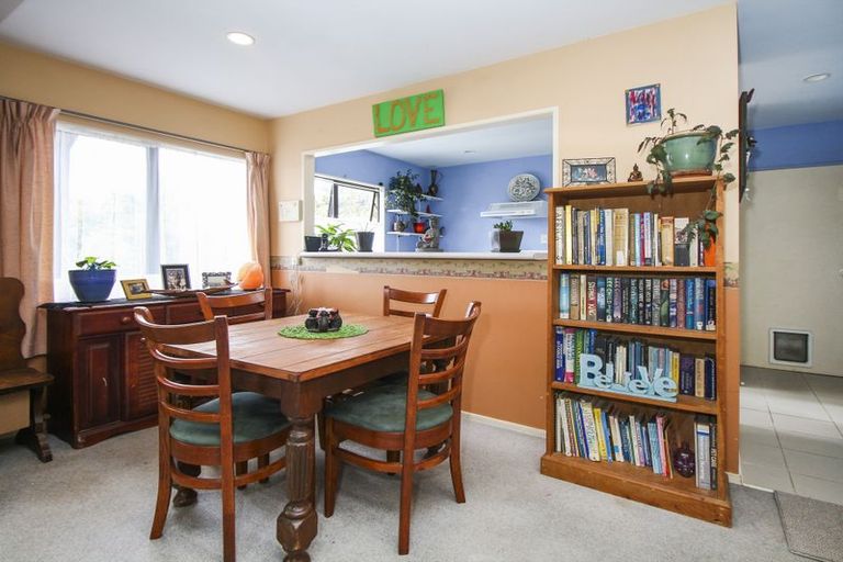 Photo of property in 2/29 Kemp Road, Massey, Auckland, 0614