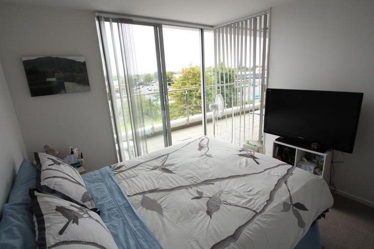 Photo of property in Bella Vista, 2c/84 Gunner Drive, Te Atatu Peninsula, Auckland, 0610