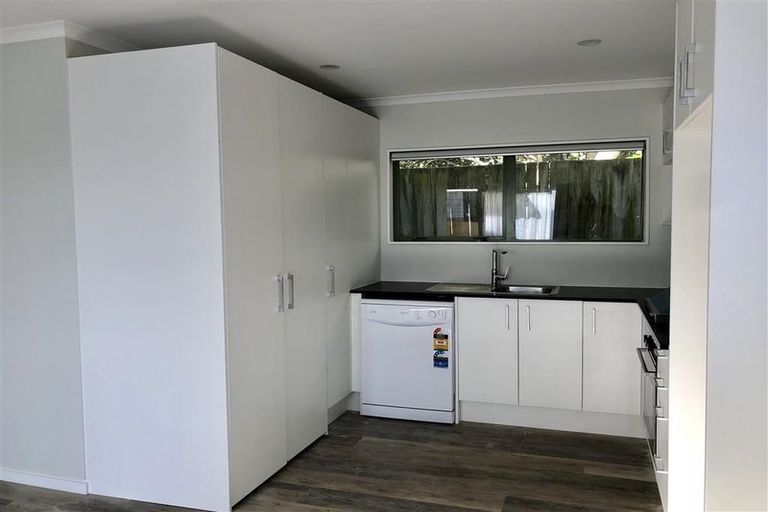 Photo of property in 4 Pureora Place, Clendon Park, Auckland, 2103