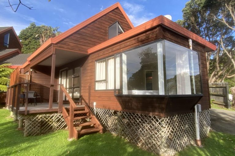 Photo of property in 5 Hira Street, Waikanae, 5036