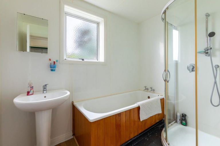 Photo of property in 9 Ross Street, Woodville, 4920