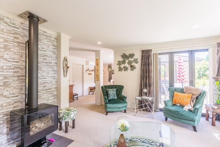 Photo of property in 11 Tauhou Place, Waikanae, 5036