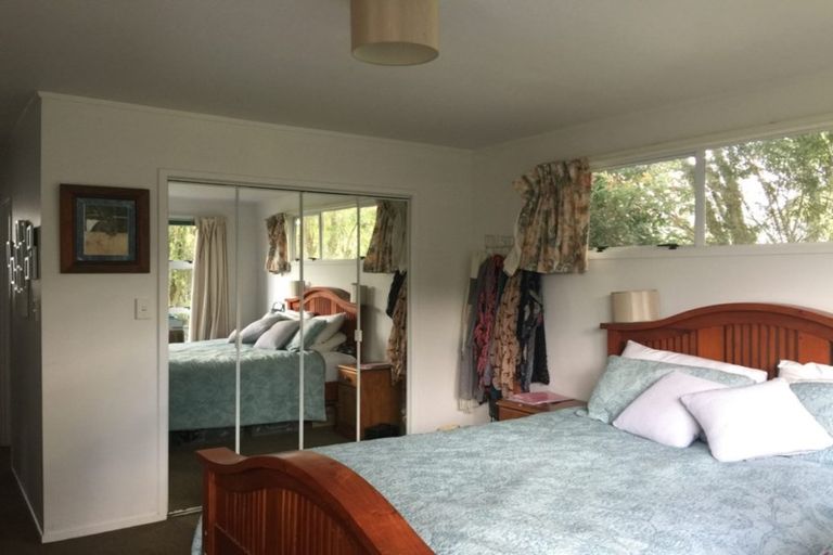 Photo of property in 293 Boord Crescent, Kumeu, 0891