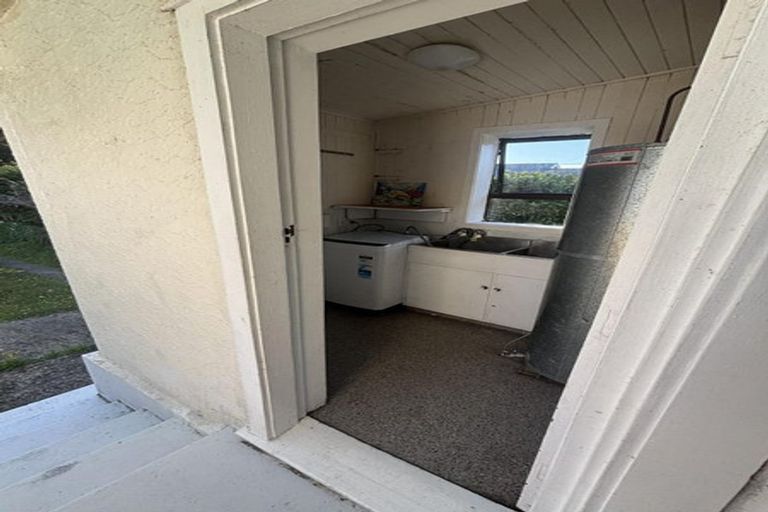 Photo of property in 42 Kamahi Street, Stokes Valley, Lower Hutt, 5019