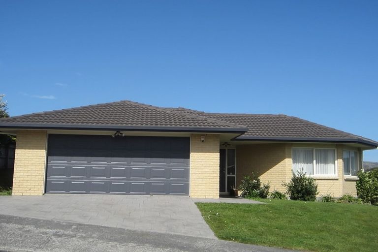 Photo of property in 3 Pikitanga Close, Tawa, Wellington, 5028