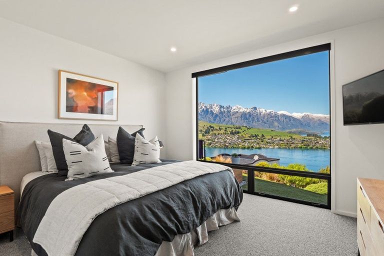Photo of property in 92 Hensman Road, Queenstown, 9300