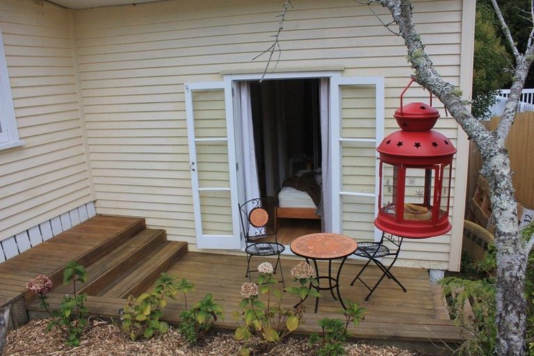 Photo of property in 14 Atkinson Road, Titirangi, Auckland, 0604