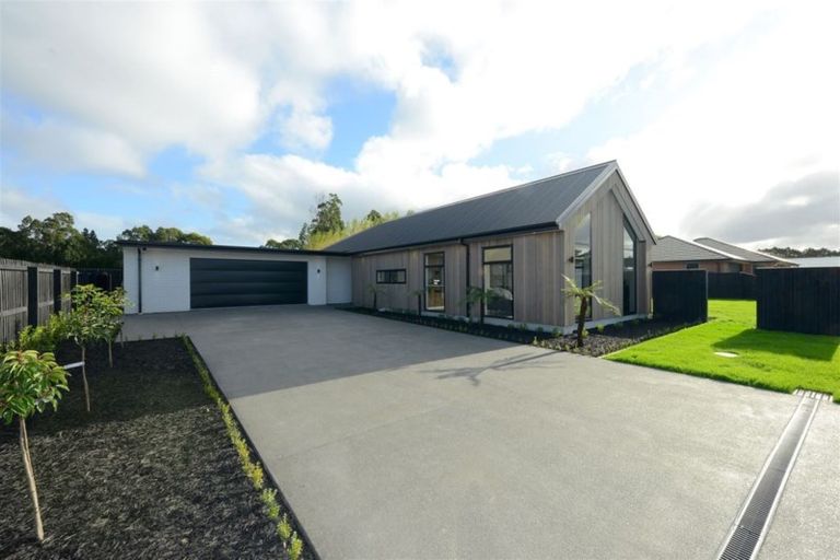 Photo of property in 10 Little Gem Road, Hornby, Christchurch, 8025