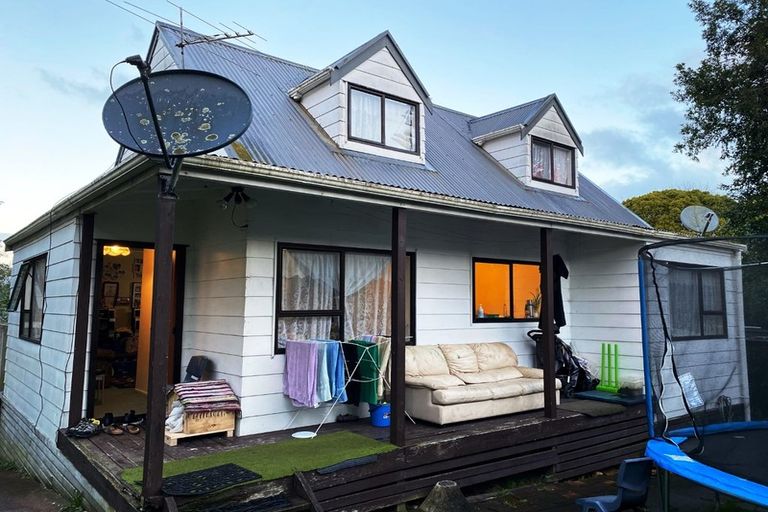 Photo of property in 1/21 Wattle Street, New Lynn, Auckland, 0600