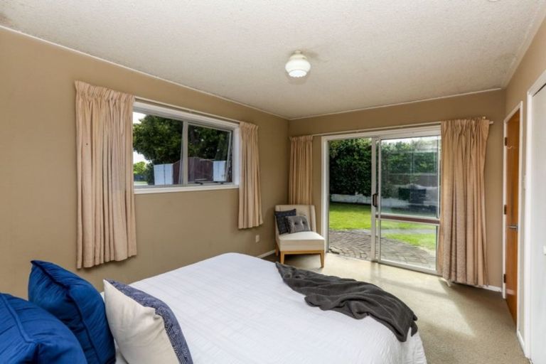 Photo of property in 17 Linda Street, Oakura, 4314