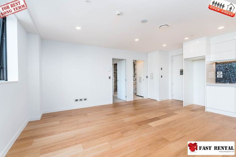 Photo of property in 18 Sumich Place, West Harbour, Auckland, 0618