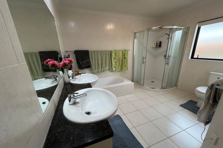 Photo of property in 98 Meadowland Drive, Somerville, Auckland, 2014