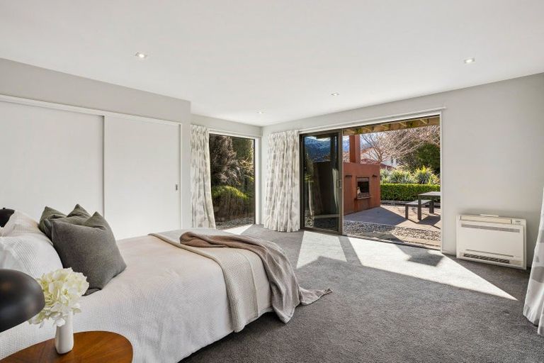 Photo of property in 73 Oregon Drive, Kelvin Heights, Queenstown, 9300