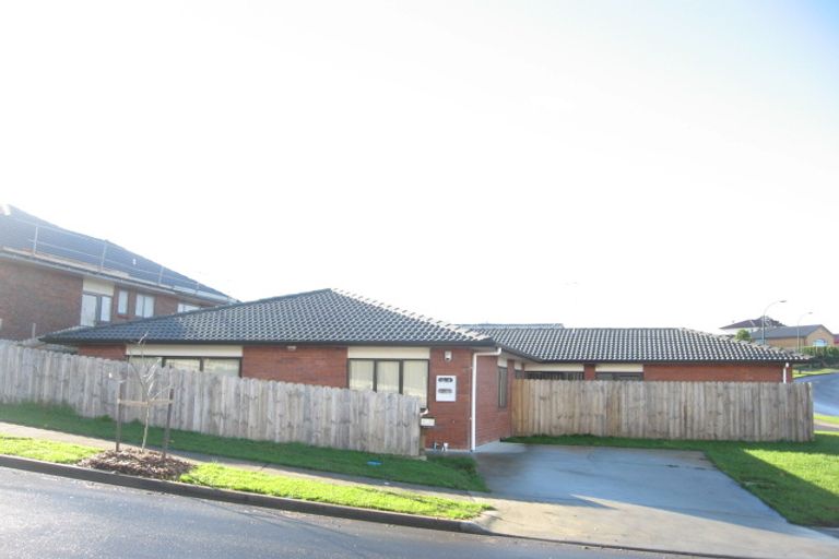 Photo of property in 1 Cairnsvale Rise, Manurewa, Auckland, 2105