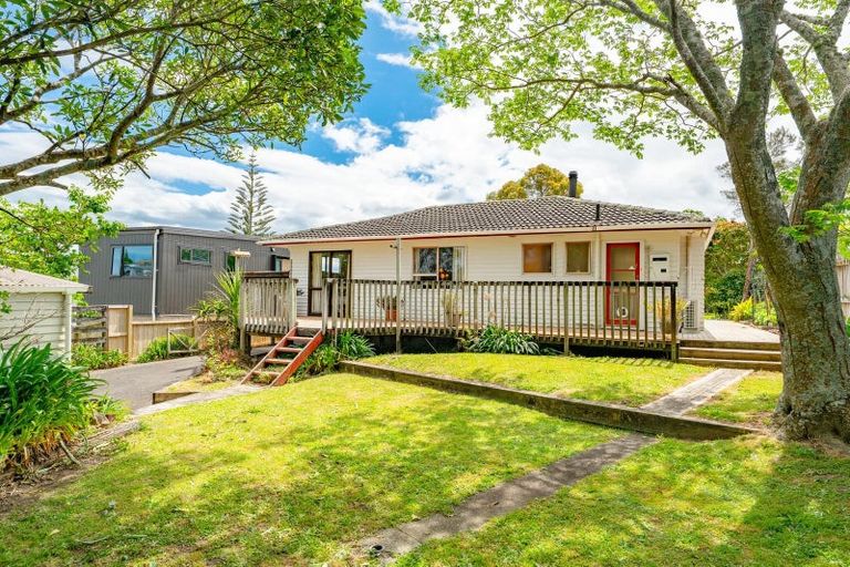 Photo of property in 31 Takapu Street, Henderson, Auckland, 0612