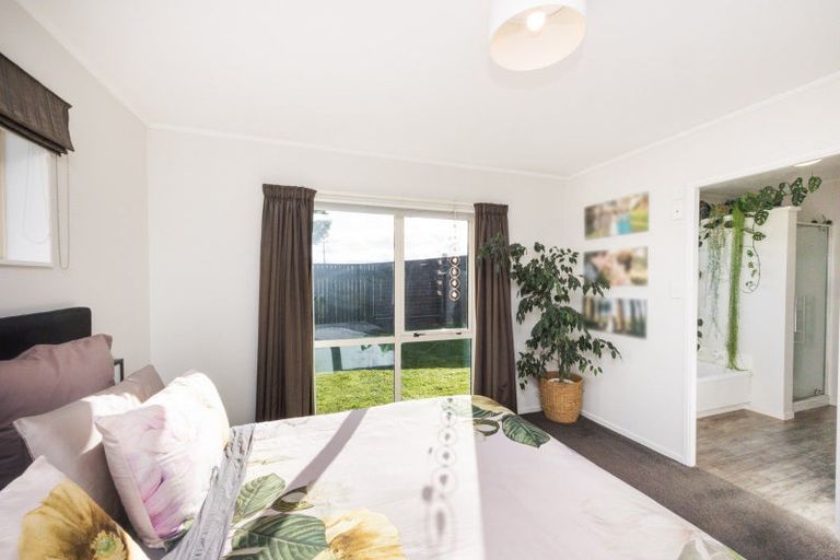 Photo of property in 20 Lydia Place, Kelvin Grove, Palmerston North, 4414